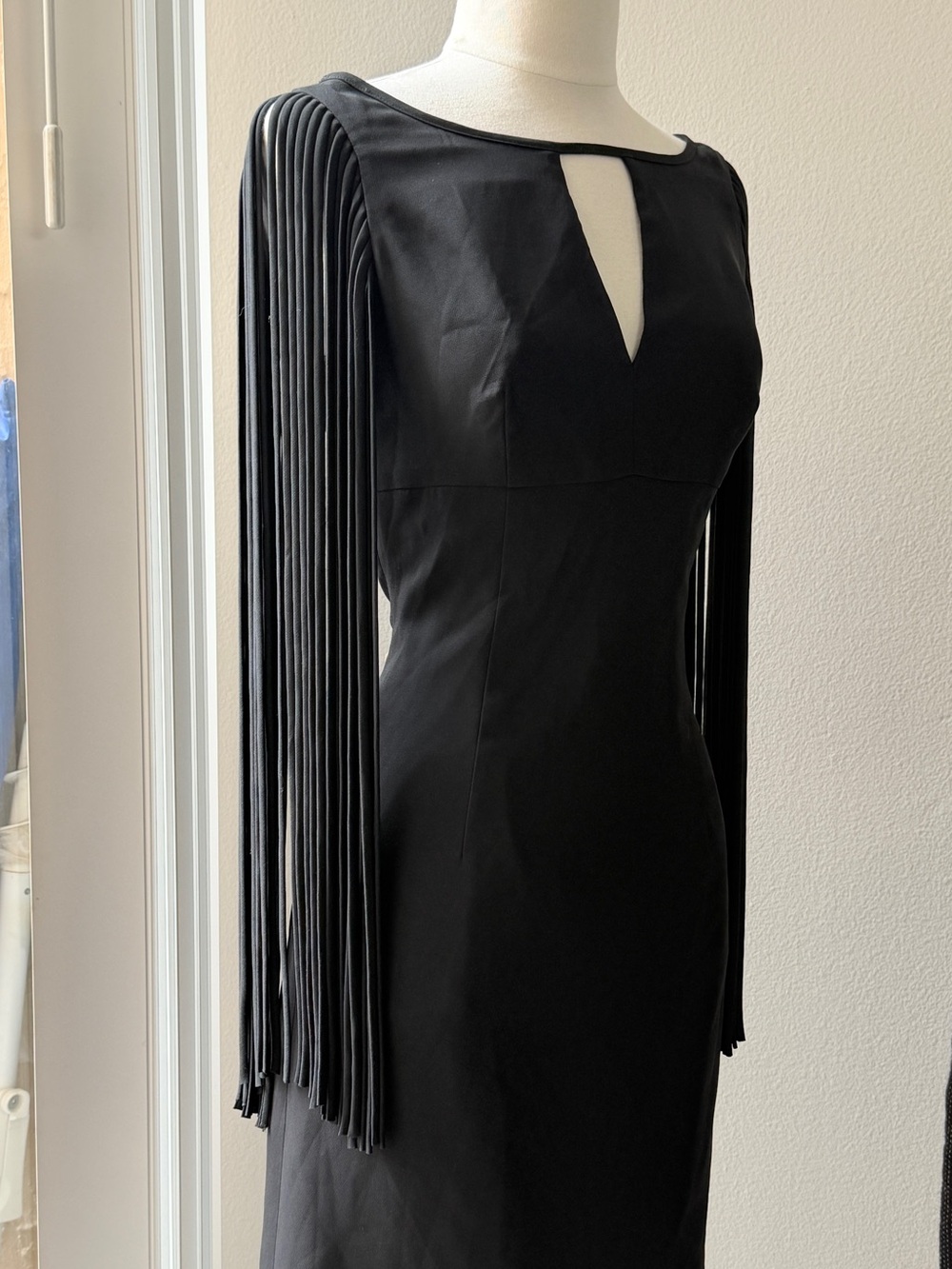 BCBGMAXAZRIA Midi Dress with Keyhole Neckline and fringe sleeves